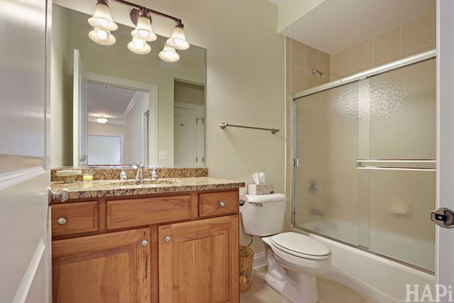 5614 Prairie Ridge Road 121, Crystal Lake, IL 60014