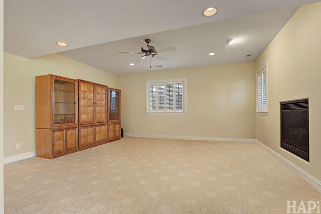 5614 Prairie Ridge Road 121, Crystal Lake, IL 60014