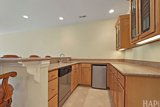 5614 Prairie Ridge Road 121, Crystal Lake, IL 60014