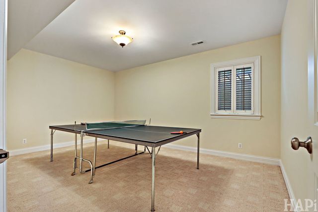 5614 Prairie Ridge Road 121, Crystal Lake, IL 60014