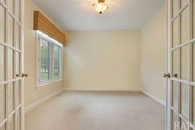5614 Prairie Ridge Road 121, Crystal Lake, IL 60014