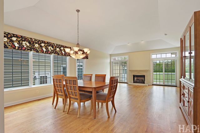 5614 Prairie Ridge Road 121, Crystal Lake, IL 60014