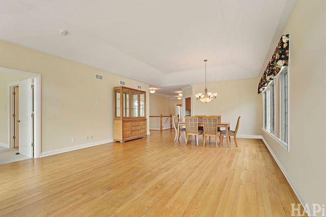 5614 Prairie Ridge Road 121, Crystal Lake, IL 60014