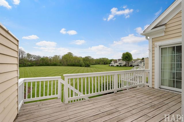 5614 Prairie Ridge Road 121, Crystal Lake, IL 60014