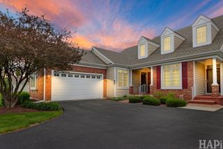 5614 Prairie Ridge Road 121, Crystal Lake, IL 60014