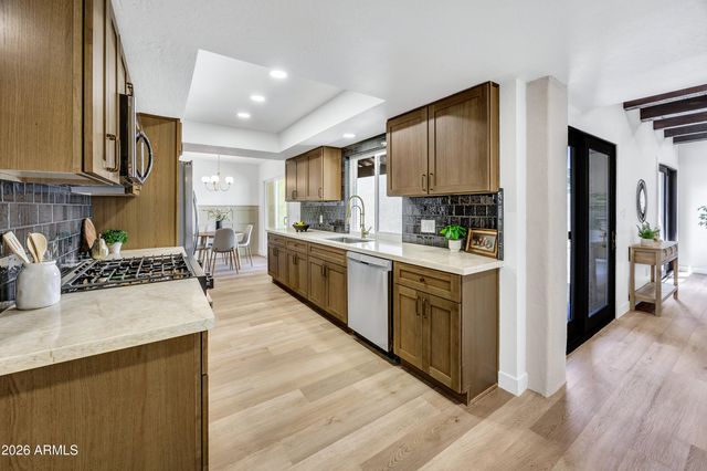 1002 W SOLAR Drive, Phoenix, AZ 85021