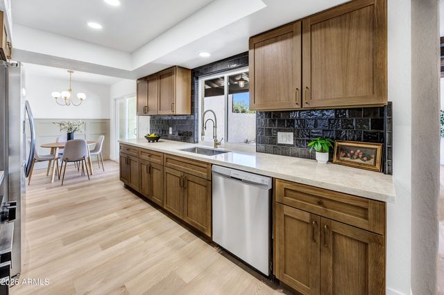 1002 W SOLAR Drive, Phoenix, AZ 85021