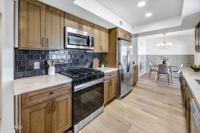 1002 W SOLAR Drive, Phoenix, AZ 85021