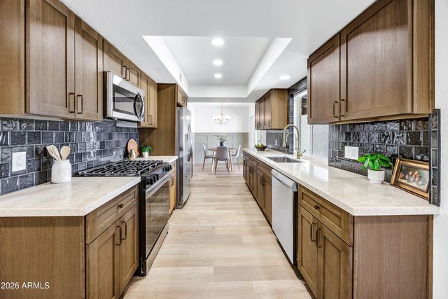 1002 W SOLAR Drive, Phoenix, AZ 85021