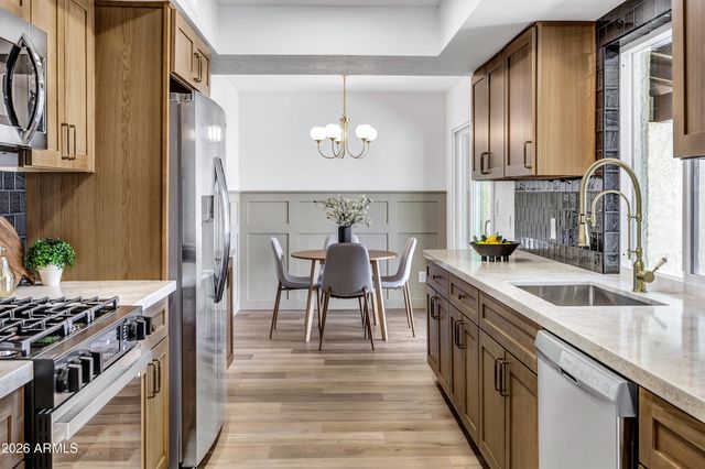 1002 W SOLAR Drive, Phoenix, AZ 85021
