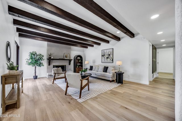 1002 W SOLAR Drive, Phoenix, AZ 85021