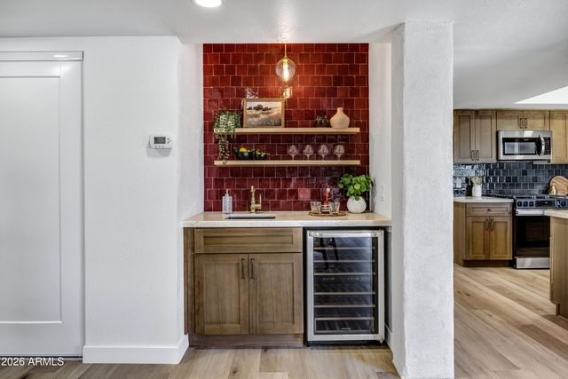 1002 W SOLAR Drive, Phoenix, AZ 85021