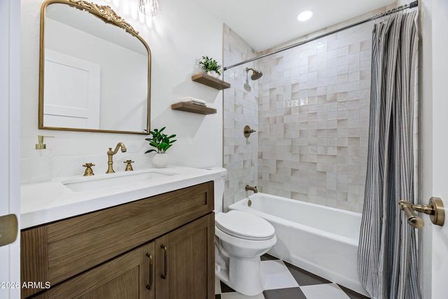 1002 W SOLAR Drive, Phoenix, AZ 85021