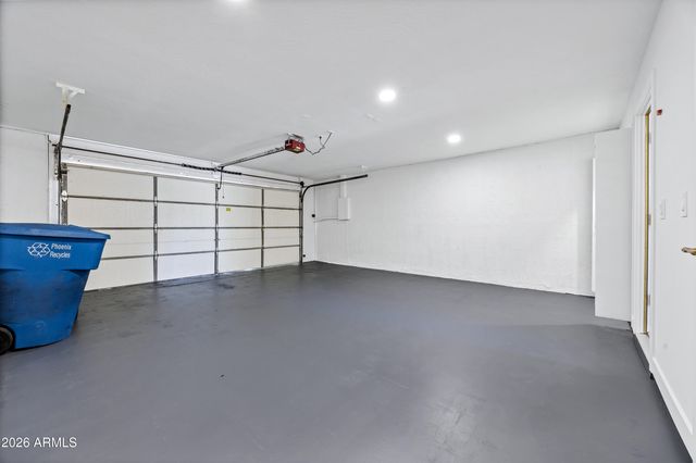 1002 W SOLAR Drive, Phoenix, AZ 85021
