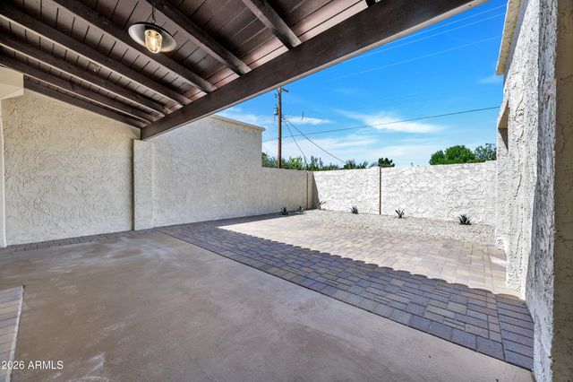 1002 W SOLAR Drive, Phoenix, AZ 85021