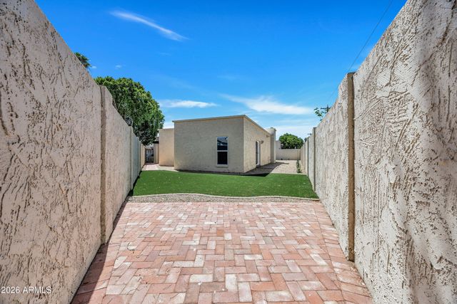 1002 W SOLAR Drive, Phoenix, AZ 85021