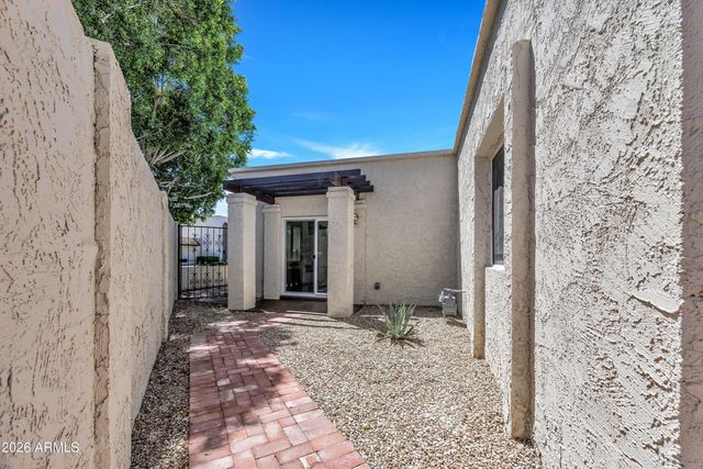 1002 W SOLAR Drive, Phoenix, AZ 85021