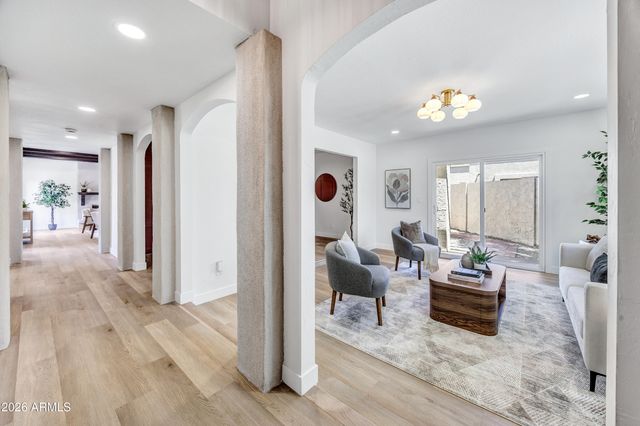 1002 W SOLAR Drive, Phoenix, AZ 85021