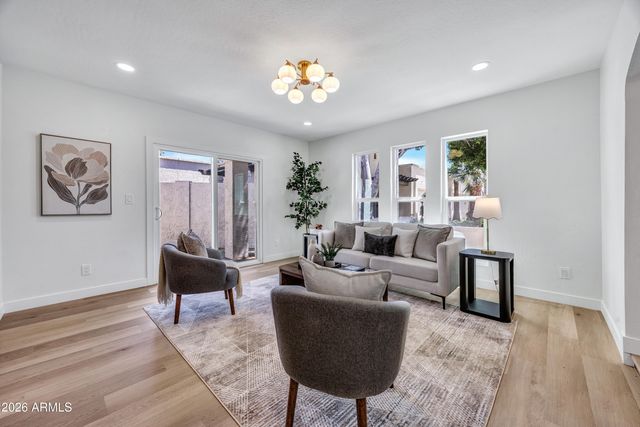 1002 W SOLAR Drive, Phoenix, AZ 85021