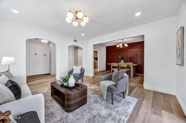 1002 W SOLAR Drive, Phoenix, AZ 85021
