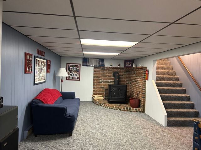1 Hemlock St, Oxford, MA 01540