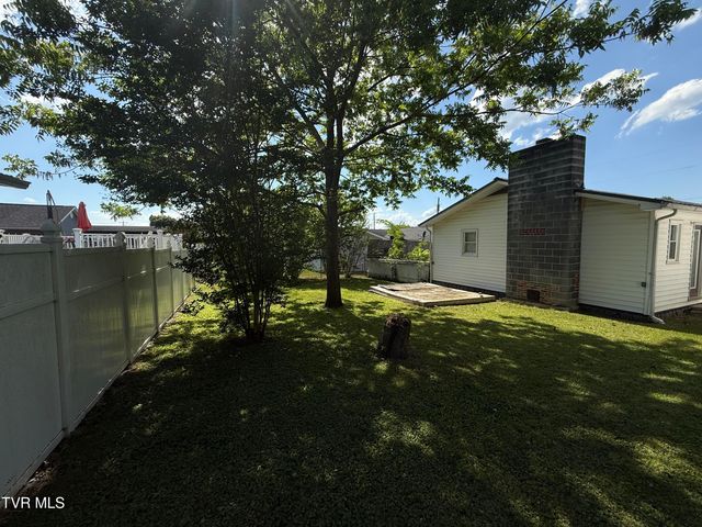 708 West D Street, Elizabethton, TN 37643