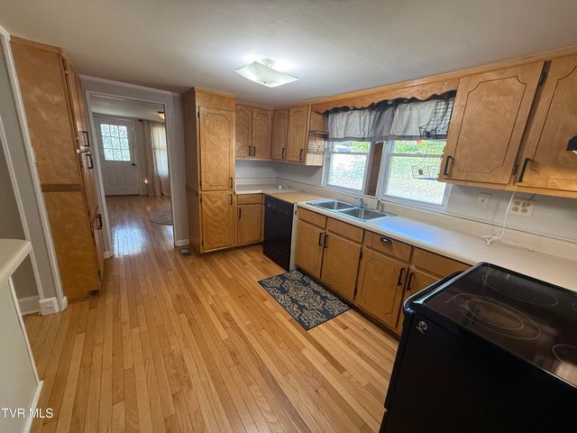 708 West D Street, Elizabethton, TN 37643