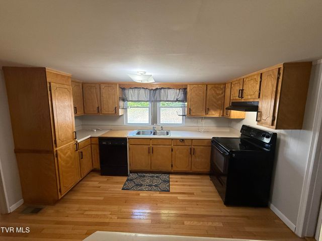 708 West D Street, Elizabethton, TN 37643