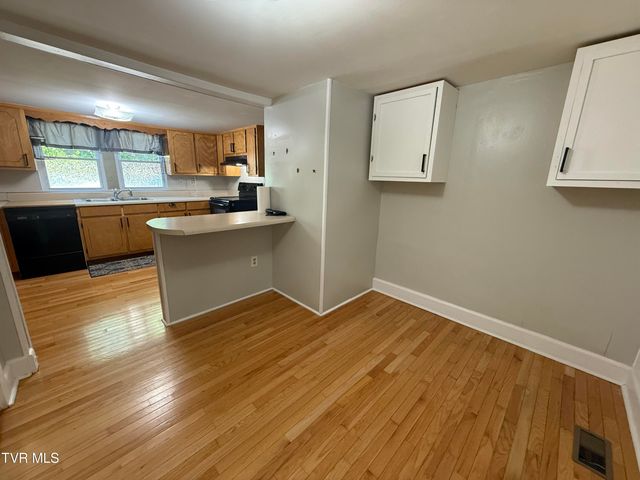 708 West D Street, Elizabethton, TN 37643