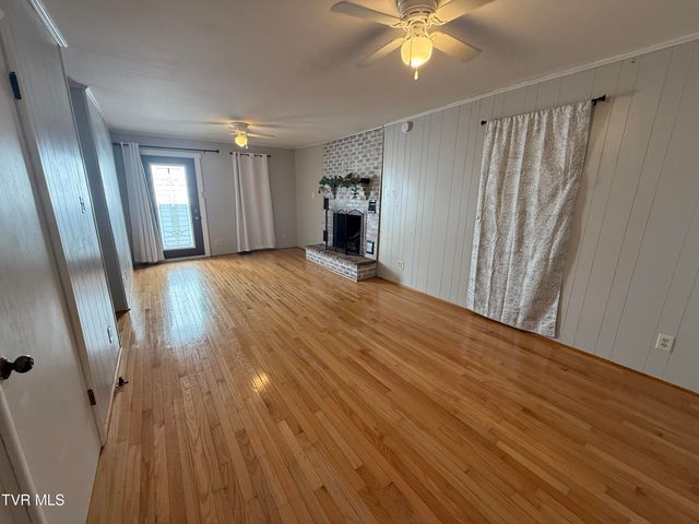 708 West D Street, Elizabethton, TN 37643