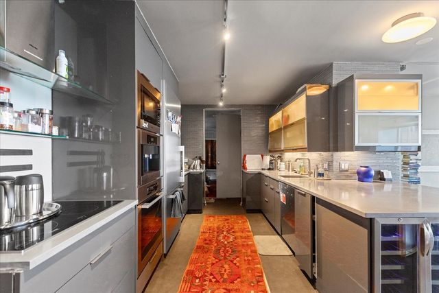 2400 N Lakeview Avenue 2202, Chicago, IL 60614