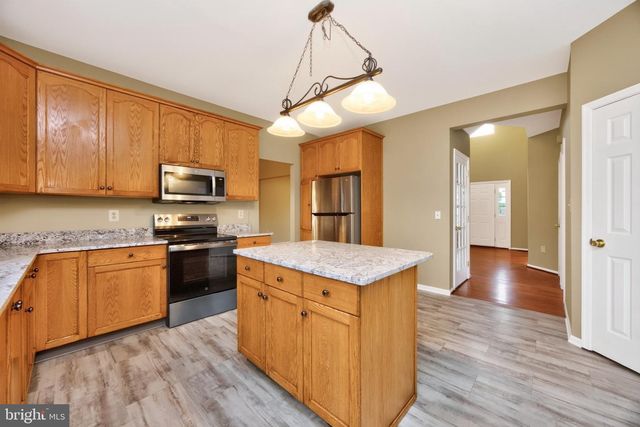 1175 SILCOX DR, Gilbertsville, PA 19525