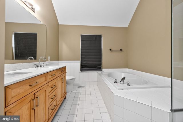 1175 SILCOX DR, Gilbertsville, PA 19525