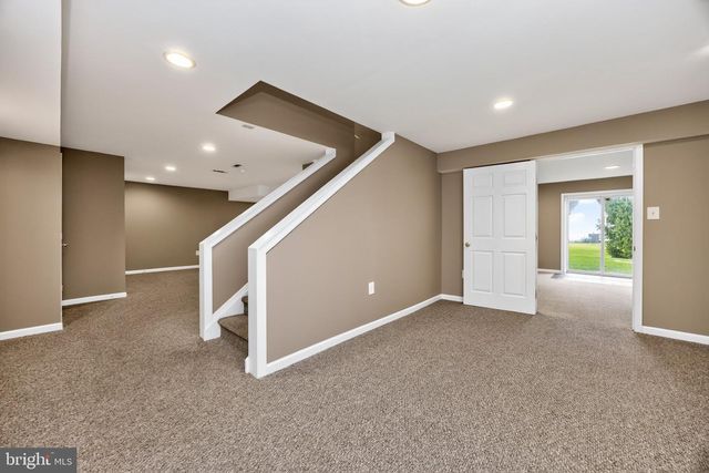 1175 SILCOX DR, Gilbertsville, PA 19525