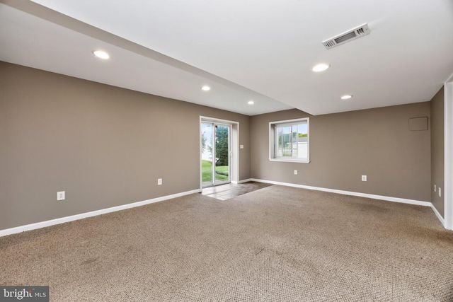 1175 SILCOX DR, Gilbertsville, PA 19525