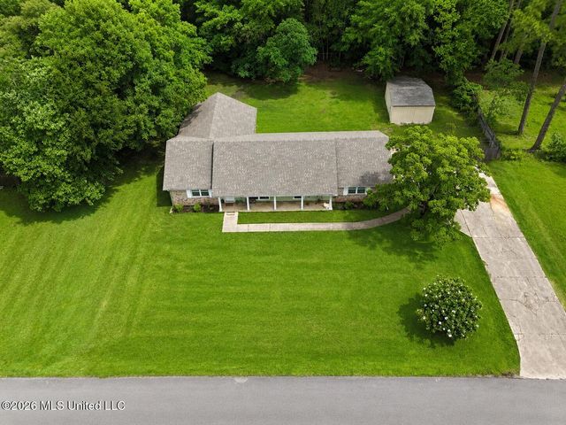 2416 Robertsdale Road, Gautier, MS 39553