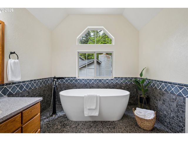 3367 VIDERA Dr, Eugene, OR 97405