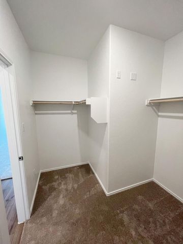 1127 Catfish LN, Bastrop, TX 78602