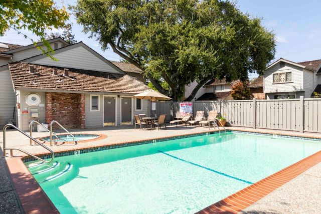 11 Chateau Drive, Menlo Park, CA 94025