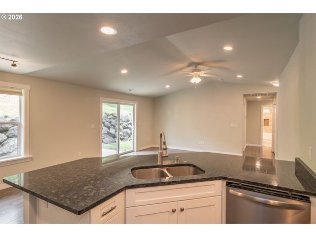 4509 RIDENOUR St, Roseburg, OR 97470