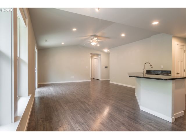 4509 RIDENOUR St, Roseburg, OR 97470