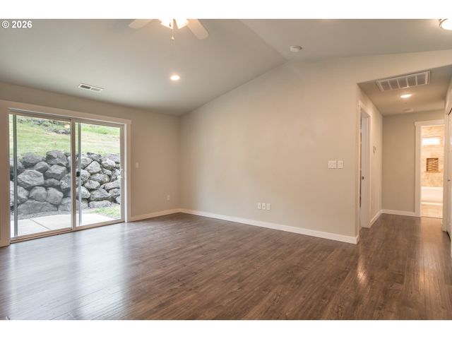 4509 RIDENOUR St, Roseburg, OR 97470