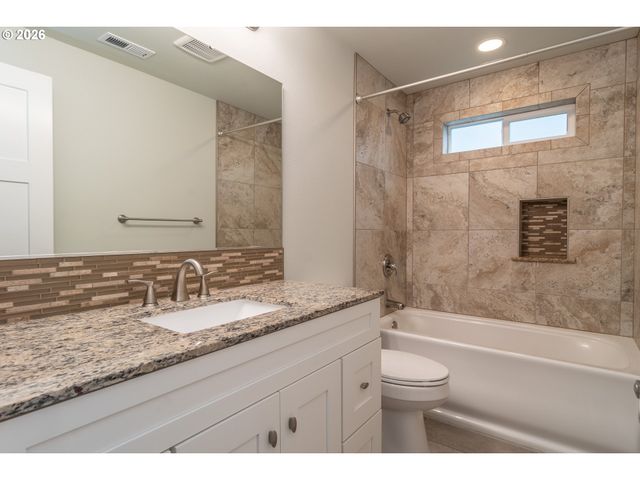 4509 RIDENOUR St, Roseburg, OR 97470