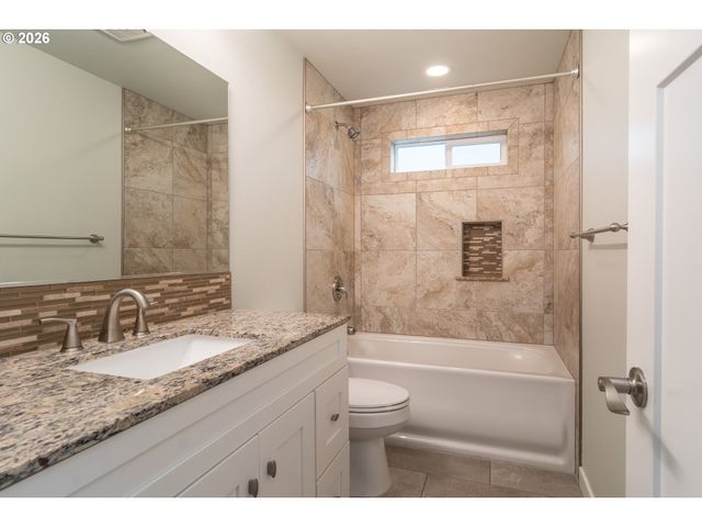 4509 RIDENOUR St, Roseburg, OR 97470