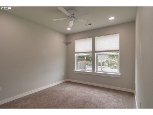 4509 RIDENOUR St, Roseburg, OR 97470