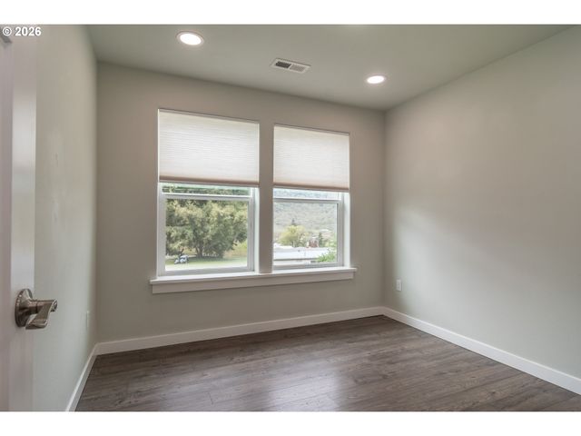 4509 RIDENOUR St, Roseburg, OR 97470