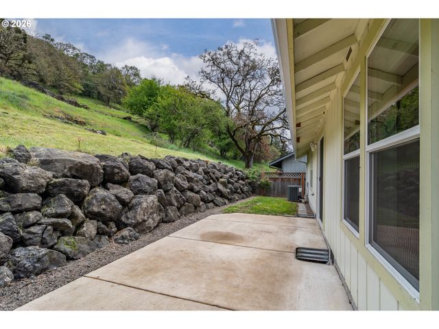 4509 RIDENOUR St, Roseburg, OR 97470