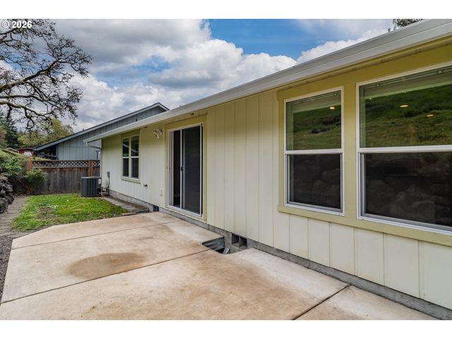 4509 RIDENOUR St, Roseburg, OR 97470