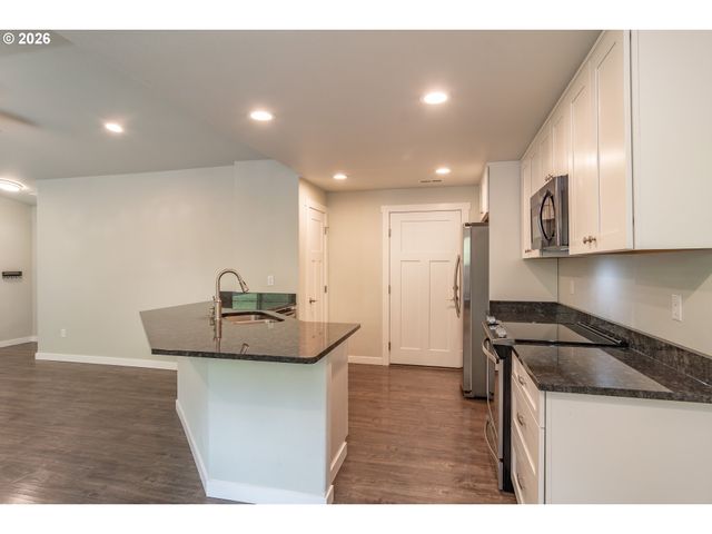 4509 RIDENOUR St, Roseburg, OR 97470