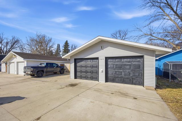 1613 10th Street N, Fargo, ND 58102